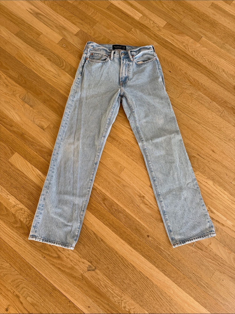 Abercrombie and Fitch Men’s authentic rigid denim relaxed straight jeans 28x32.